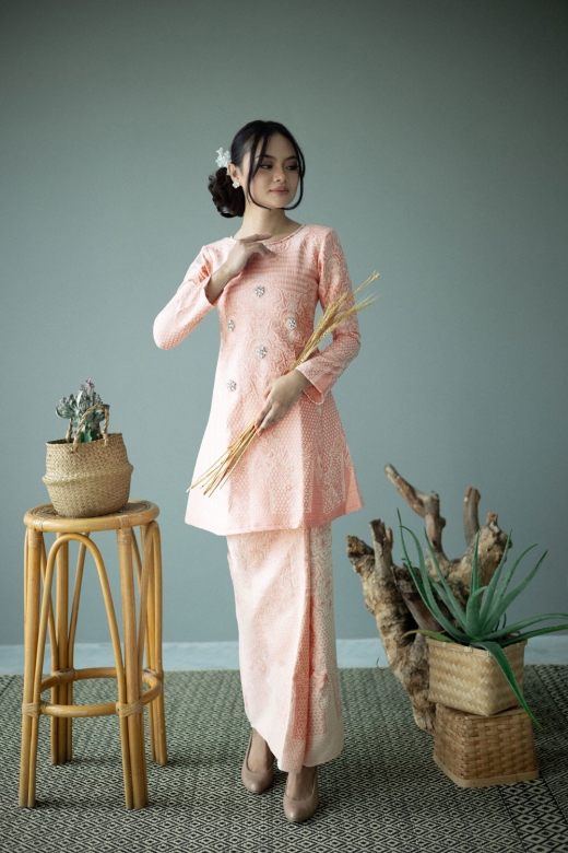 Raisa Brocade Tenun Pesak - Salmon Peach